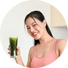 スムージーを飲む女性1